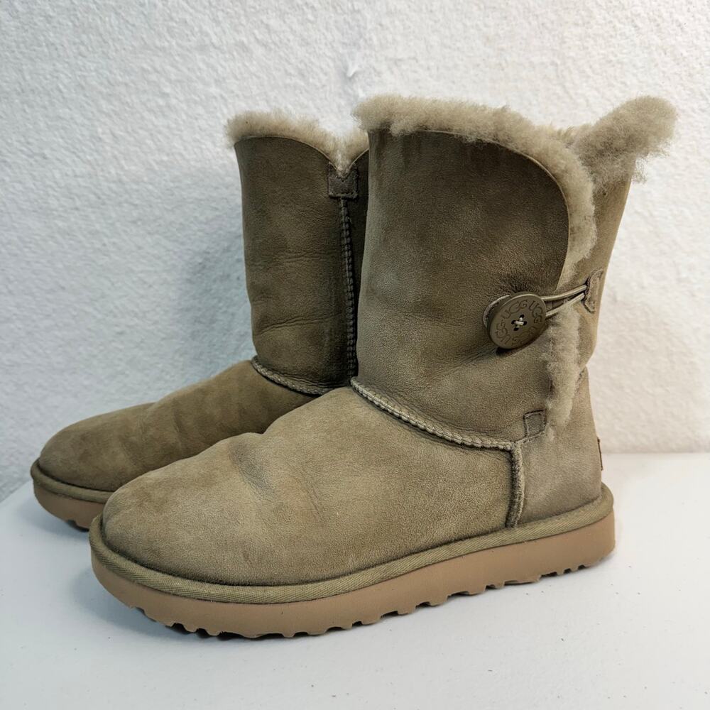 UGG Australia Women’s Bailey Button II Boots Suede Leather In Antilope Size 9